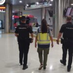 Agentes de policía en la estación intermodal durante una intervención