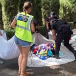 Agentes de la Policía Local interviniendo artículos de venta ambulante en s'Hort del Rei.