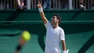 Jaume Munar celebrando tras un punto en Wimbledon 2026