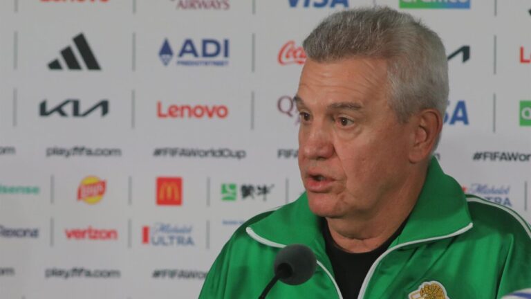 Javier Aguirre en conferencia tras su dimisión como seleccionador de México