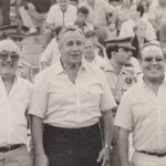 Juan Carlos Lorenzo junto a otros hombres en un evento deportivo