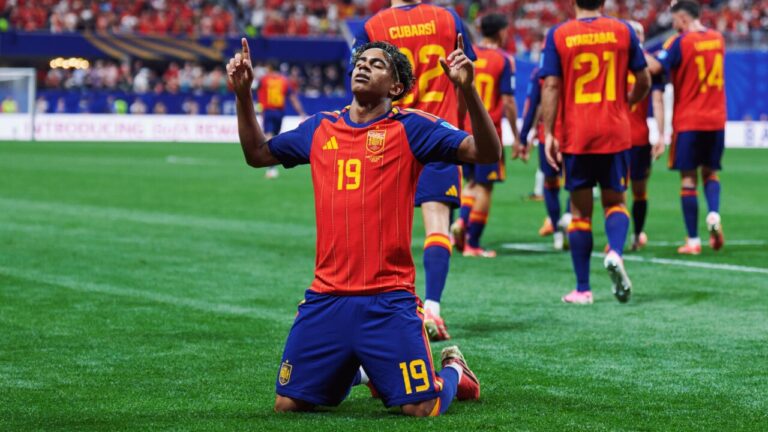 Jugador de Espa&ntilde;a celebrando un gol en el Mundial 2026