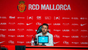 Luis Garc&iacute;a en su presentaci&oacute;n como entrenador del RCD Mallorca