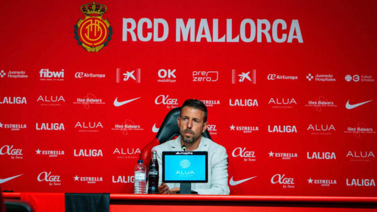 Luis García en su presentación como entrenador del RCD Mallorca