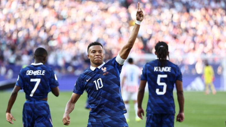 Kylian Mbapp&eacute; celebra tras convertir un penalti en el Mundial 2026