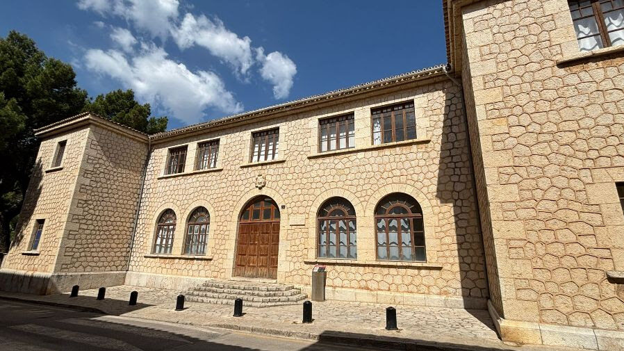 Alar&oacute; licita la mejora de los patios del CEIP Pere Rossell&oacute; y Es Nier&oacute;
