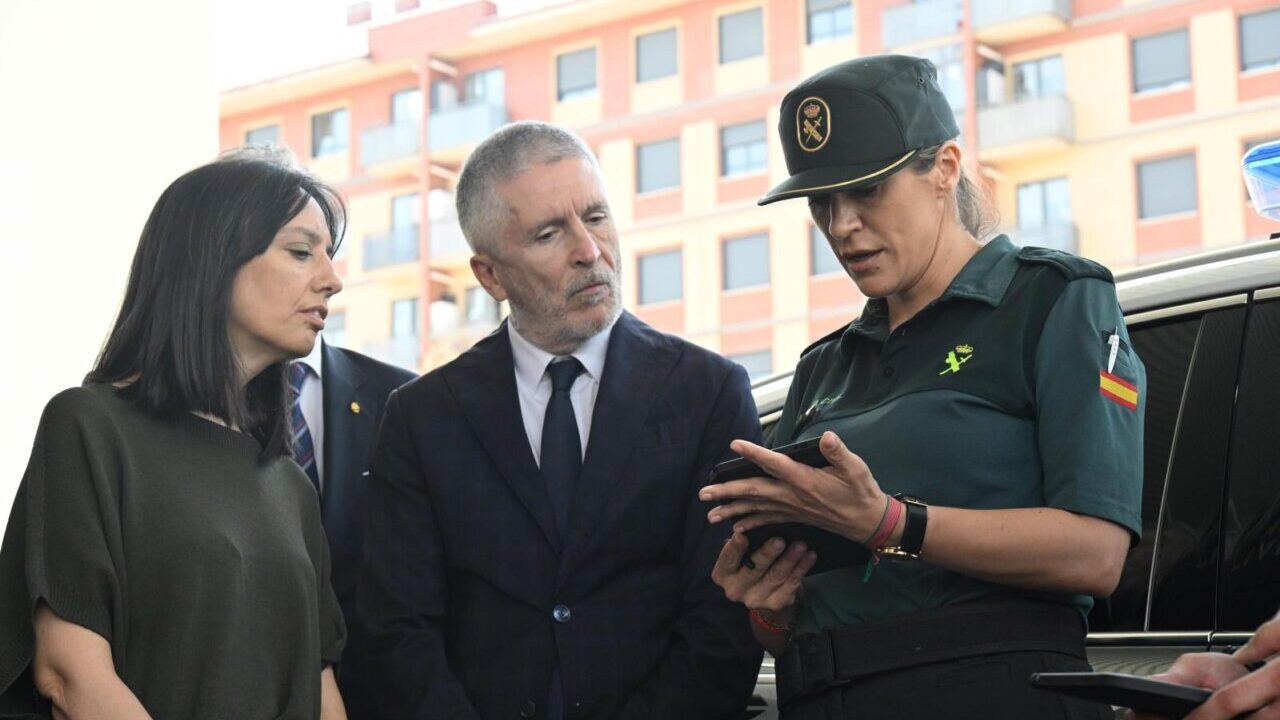 Mercedes Gonz&aacute;lez, directora de la Guardia Civil, en una reuni&oacute;n oficial.