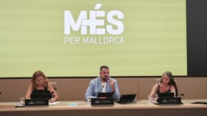 Llu&iacute;s Apesteguia y portavoces de M&eacute;s per Mallorca en reuni&oacute;n