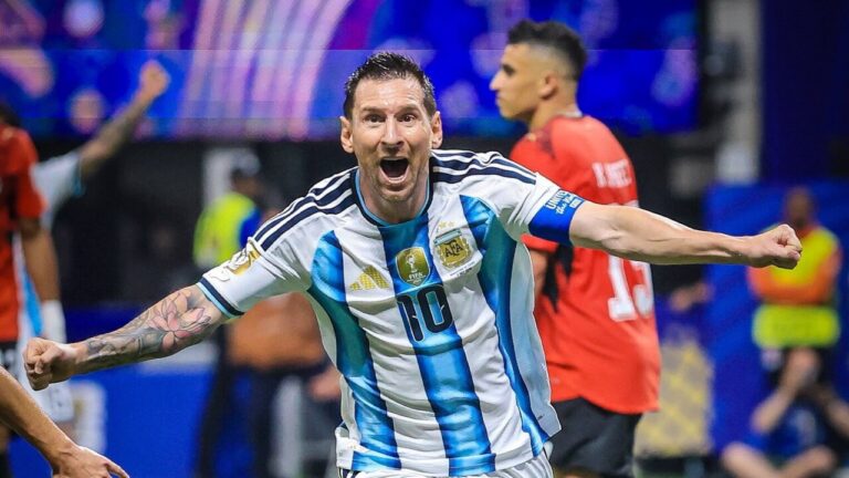 Lionel Messi celebra un gol durante el partido Argentina contra Egipto