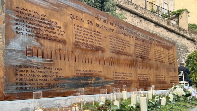 Monumento en Palma recordando a las v&iacute;ctimas de bombardeos republicanos