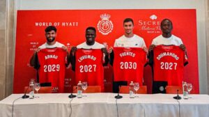 Presentaci&oacute;n de nuevos fichajes del Mallorca con camisetas