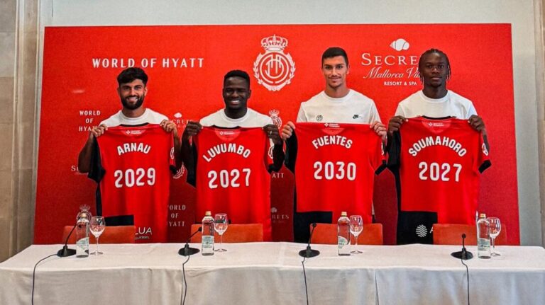 Presentaci&oacute;n de nuevos fichajes del Mallorca con camisetas