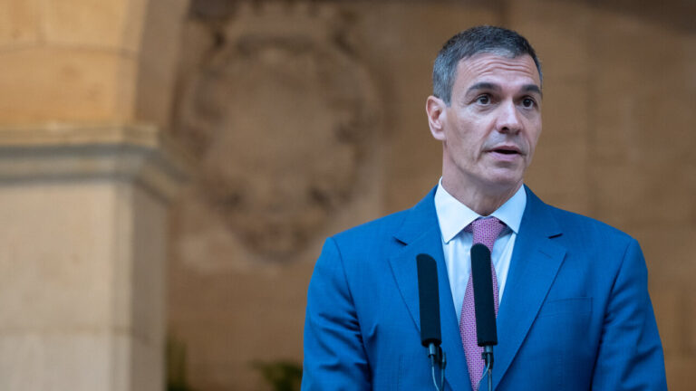 Sánchez condena el "ataque" a Ceuta y abre la puerta a reformar la Ley de Extranjería