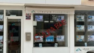 Dos detenidas en una operaci&oacute;n policial contra 'Menys turisme, m&eacute;s vida' en Santa Maria