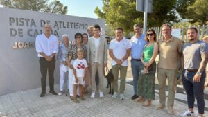 Inauguraci&oacute;n de la pista de atletismo Joan Munar en Calvi&agrave; con autoridades y familiares.