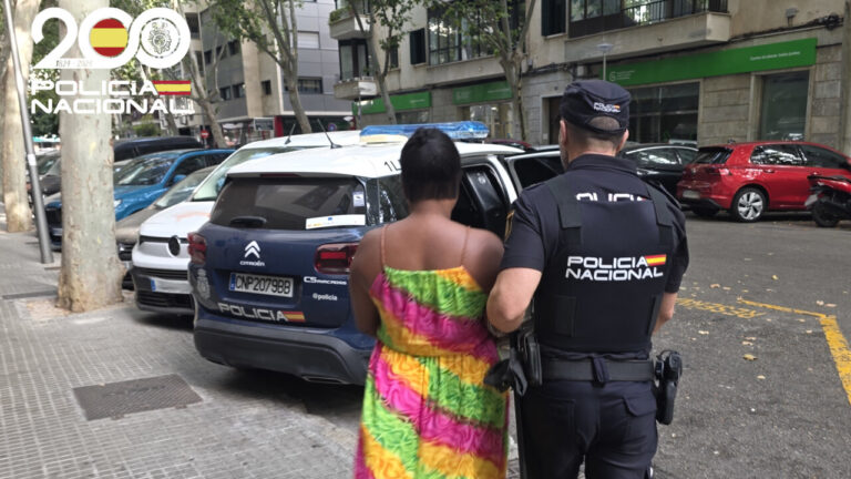 Estafas, insultos y amenazas: el calvario de un anciano de Palma a manos de sus tres cuidadoras