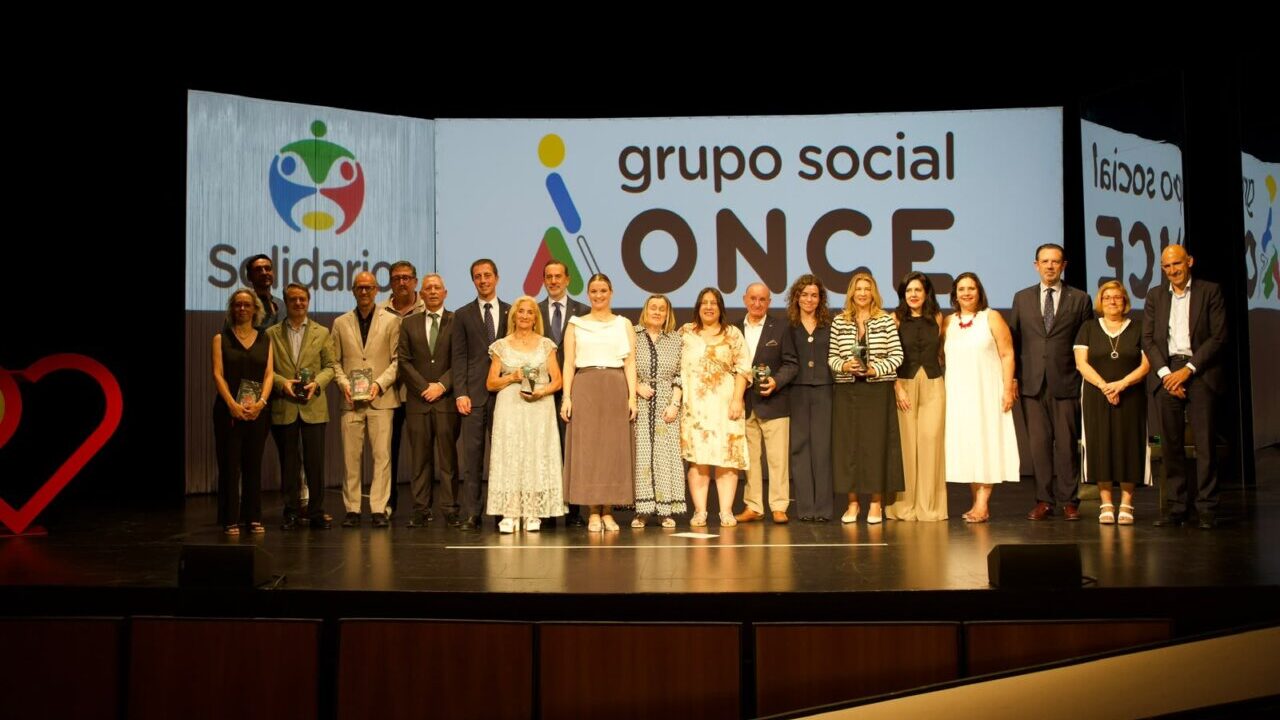 Grupo de premiados en la gala del Premio ONCE 2026 en Palma