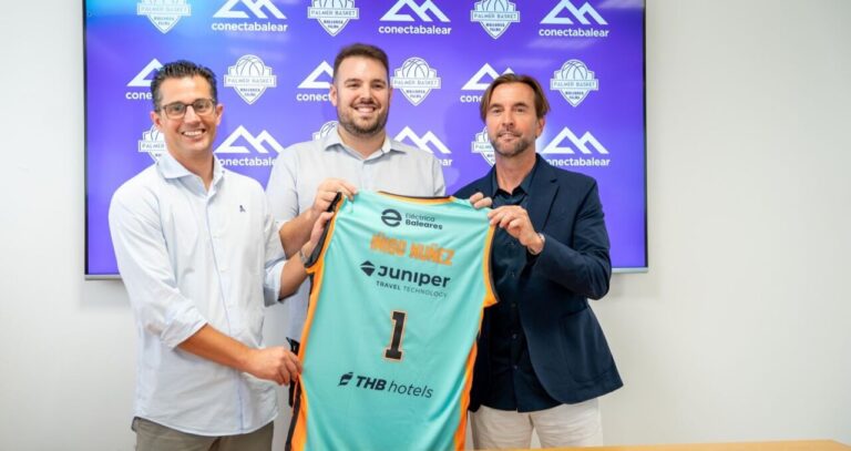 Iñigo Núñez presenta su incorporación al Palmer Basket con directivos