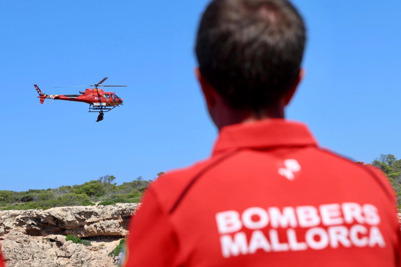 Helicóptero Sa Milana realizando un rescate en Mallorca