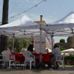 Programa de radio en directo en Petra con presentadores y público