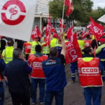 Protesta de trabajadores del metal en Son Castell&oacute;, Palma, con banderas y chalecos de seguridad.