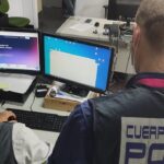 Agentes de la Polic&iacute;a Nacional trabajando en la recuperaci&oacute;n de estafas digitales.