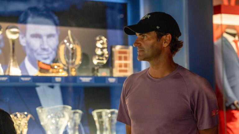 Roger Federer visita el nuevo Rafa Nadal Museum en Manacor