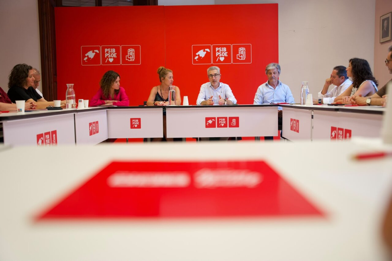 Reunión del PSIB con Rosario Sánchez y otros miembros del partido