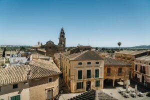 Vista panor&aacute;mica del pueblo de Santa Maria del Cam&iacute; en Mallorca