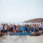 Grupo de voluntarios en Puerto Portals durante jornada ambiental