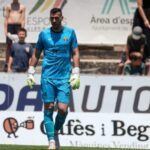 Vicenç Sabater, guardameta del Atlético Baleares en acción durante un partido.