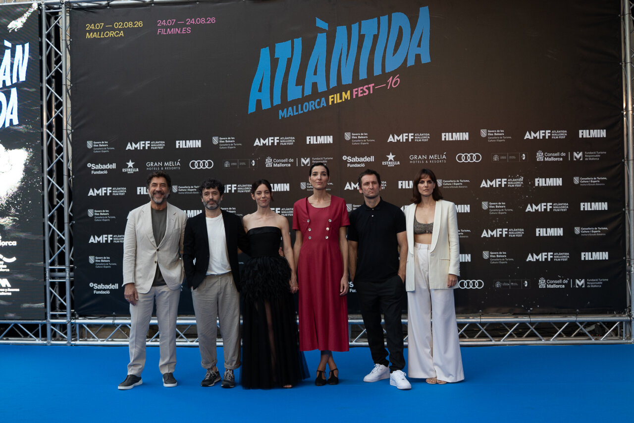 Grupo de personas en la clausura del festival de cine Atlàntida en Mallorca