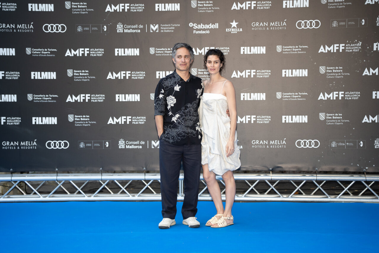 Letizia Bardem y un hombre en la clausura del festival de cine