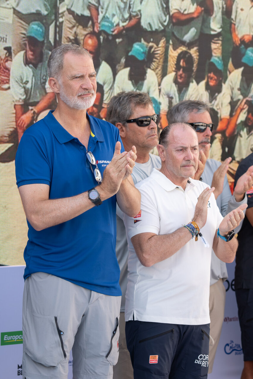 El Rey Felipe VI aplaudiendo en la Copa del Rey de Vela 2026