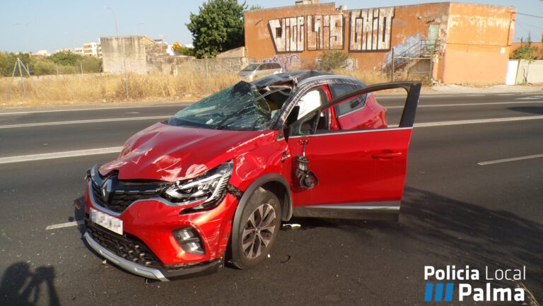 Aparatoso accidente con vueltas de tonel en el polígono de Son Castelló