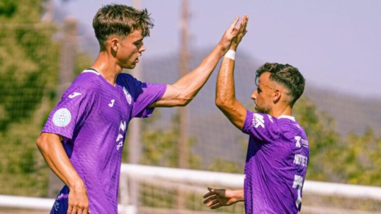 Jugadores del Atlético Baleares celebrando un gol en la pretemporada