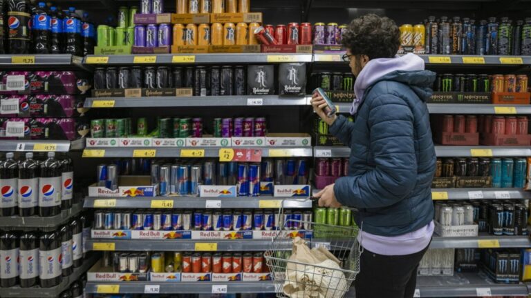 Baleares sancionará con hasta 60.000 euros la venta de bebidas energéticas a menores