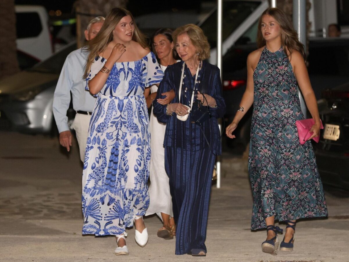 Los Reyes y sus hijas disfrutando de una cena familiar en Palma