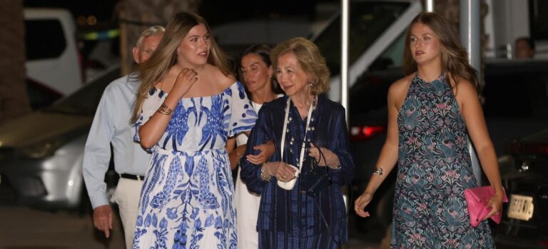 Los Reyes y sus hijas disfrutando de una cena familiar en Palma