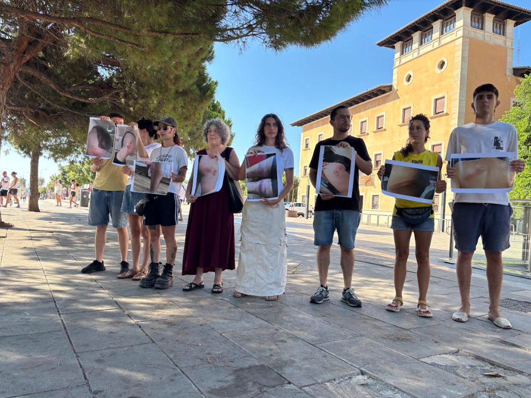 Protesta contra la masificación turística con imágenes de agresiones