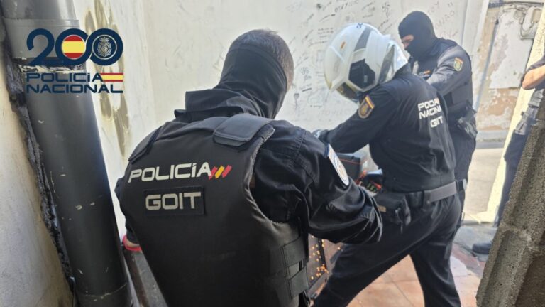 Cae un búnker de la droga en La Soledat: vendía cocaína las 24 horas y tenía sistemas antipolicía