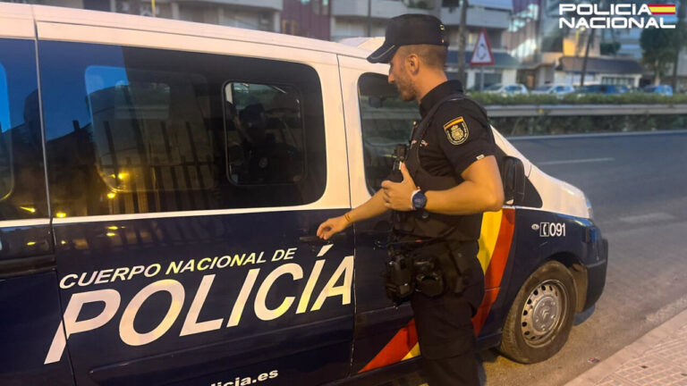 Policía Nacional en acción durante una detención en Sa Vileta