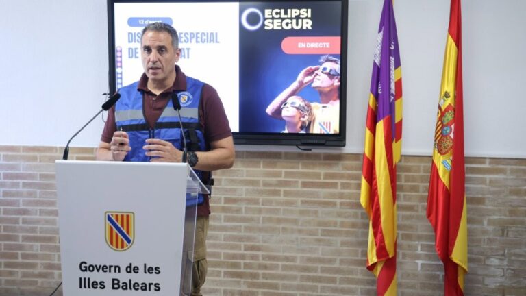 Pablo Gárriz, director general de Emergencias, en rueda de prensa sobre el eclipse.