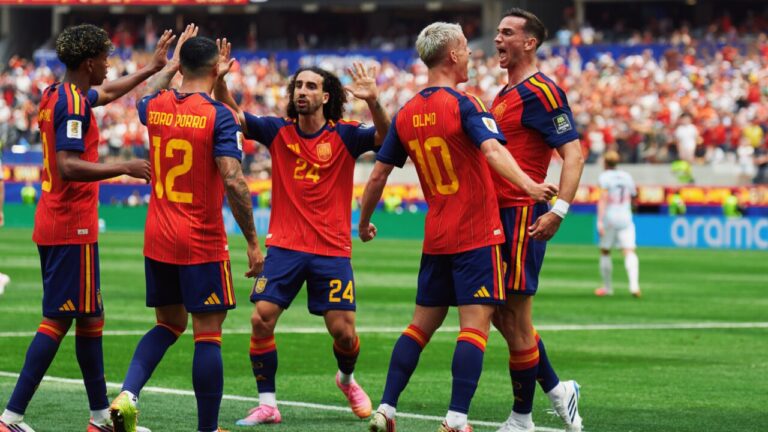 Jugadores de la selecci&oacute;n espa&ntilde;ola celebrando un gol en el Mundial 2026