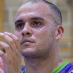 Jugador del Illes Balears Palma Futsal aplaudiendo tras un partido