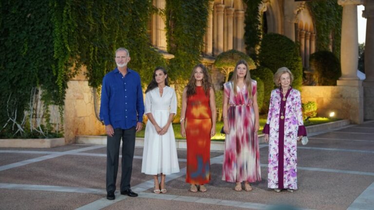 La Familia Real en la recepción a la sociedad civil balear en Marivent.