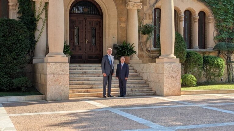 Felipe VI recibe en Marivent al presidente de Ceuta para hablar de la crisis migratoria