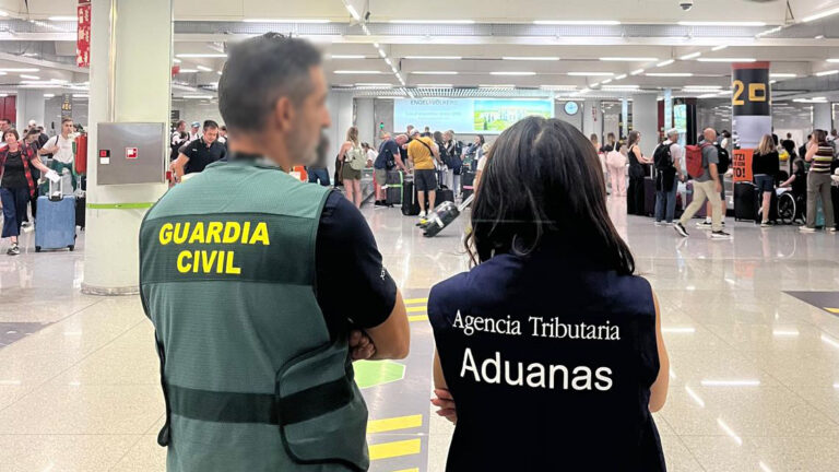 Hallan 1.940 cajetillas de tabaco escondidas en dos maletas en el aeropuerto de Palma