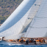 Barco Hallowe'en de 1926 navegando en la regata Illes Balears