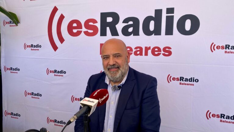Martínez plantea recuperar en el puerto las 1.200 plazas perdidas en el Paseo Marítimo